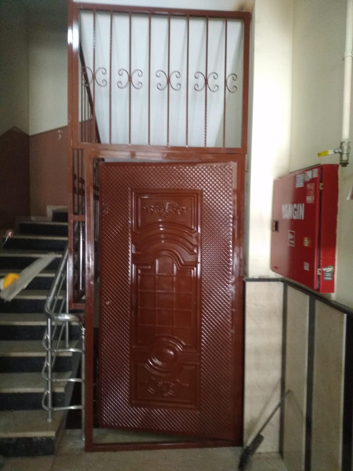 Merdiven ve Kafes Resimleri